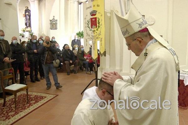 Daniele Di Michele diventa diacono ieri la cerimonia a Gissi